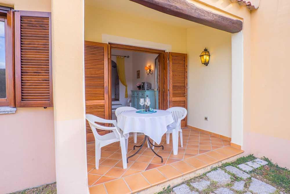 Residence Baia Sant Anna Con Piscina Tanaunella Exterior photo