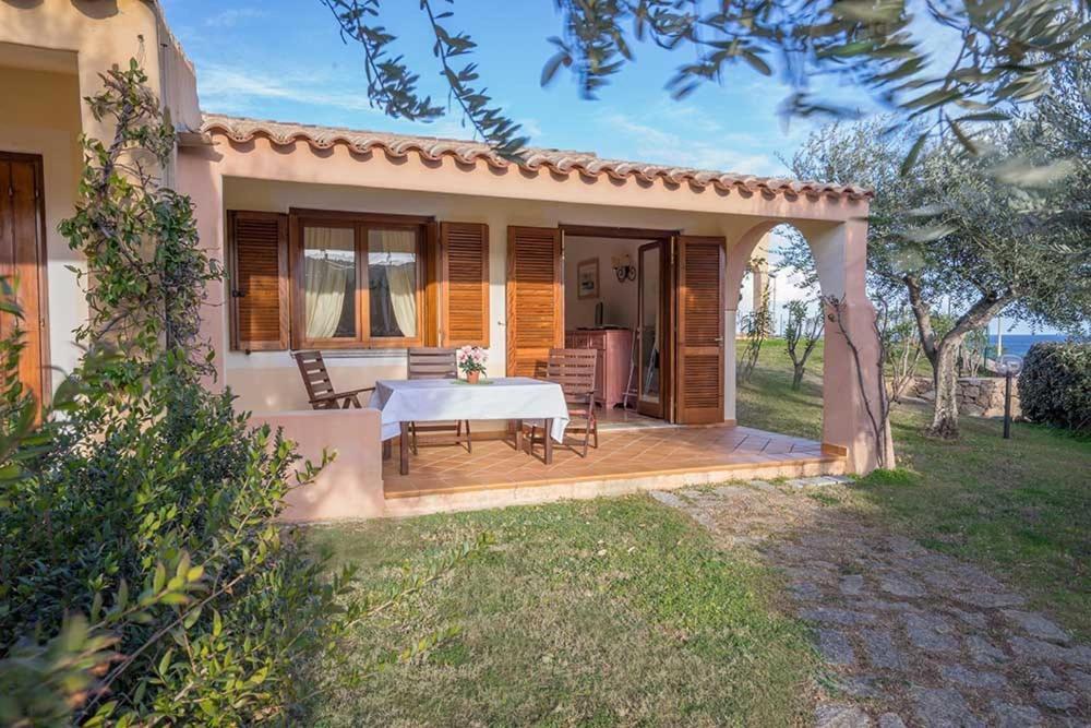 Residence Baia Sant Anna Con Piscina Tanaunella Exterior photo