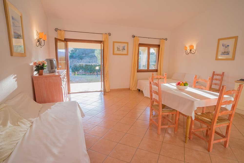 Residence Baia Sant Anna Con Piscina Tanaunella Exterior photo