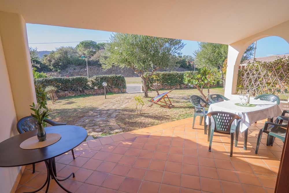 Residence Baia Sant Anna Con Piscina Tanaunella Exterior photo