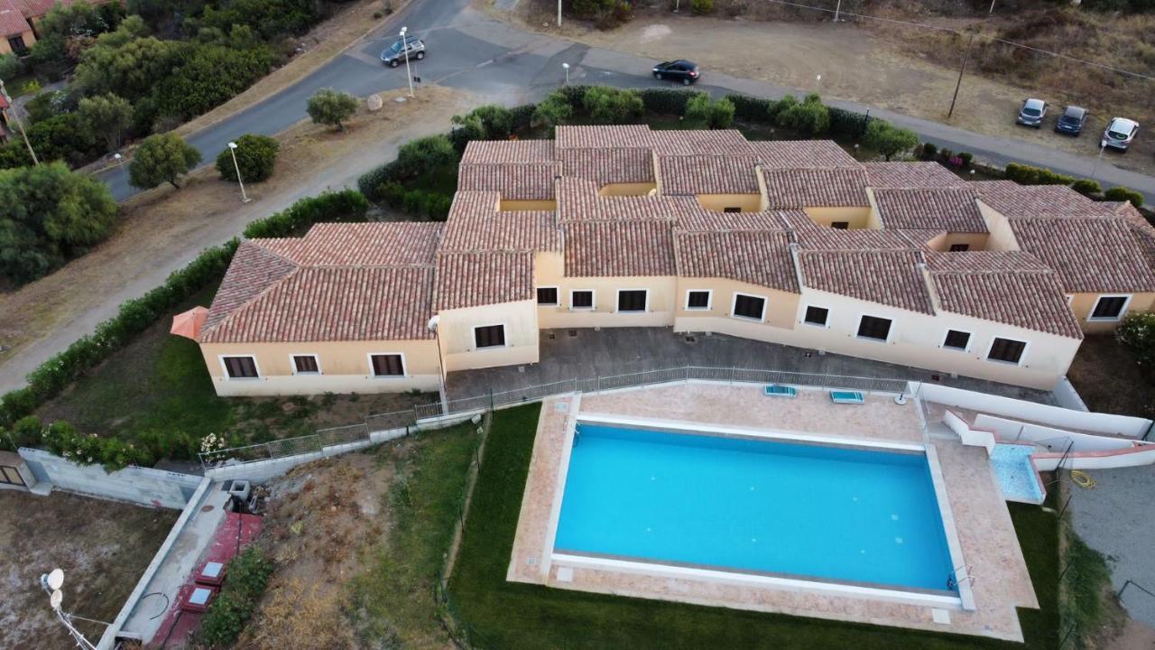 Residence Baia Sant Anna Con Piscina Tanaunella Exterior photo